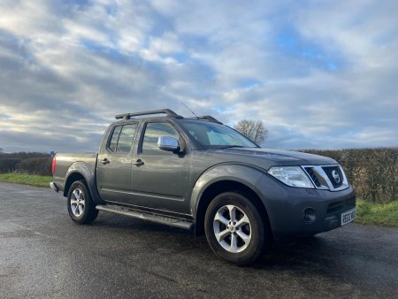 NISSAN NAVARA 2.5 dCi Tekna 4WD Euro 4 4dr